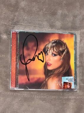 Taylor Swift The Life of a Showgirl Signed CD